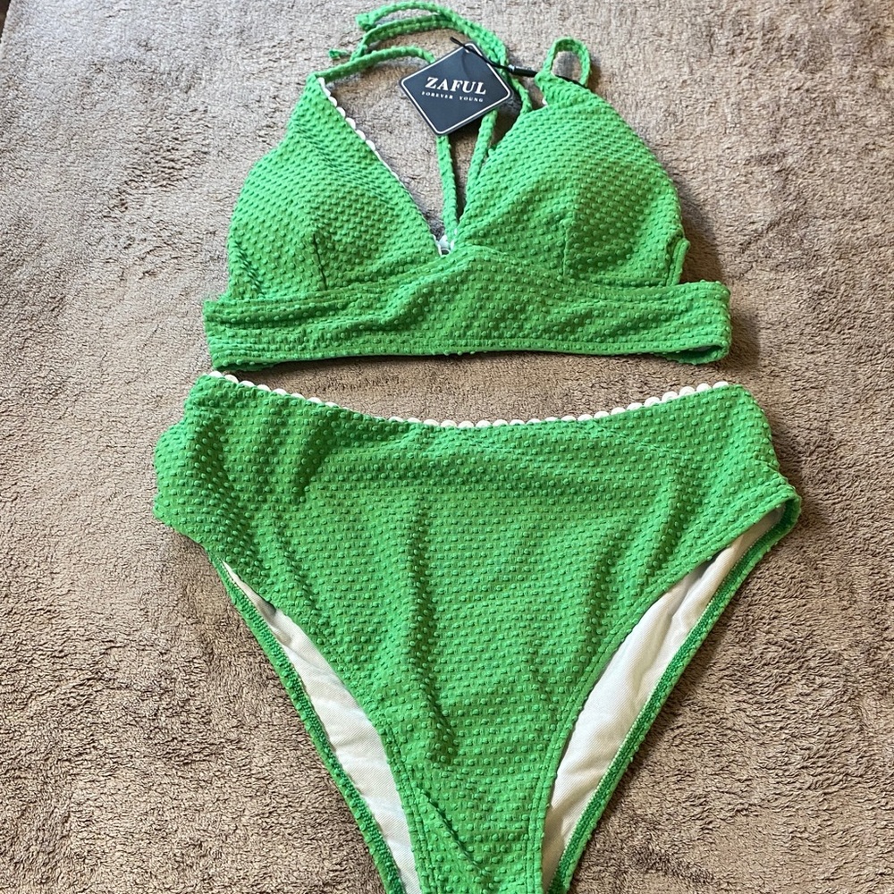 Zaful size M (6) two piece bathing suit NWT